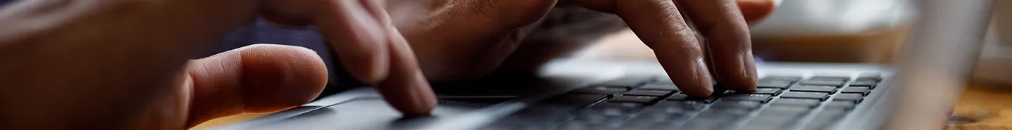 Detalhe de tela de código-fonte com sintaxe colorida